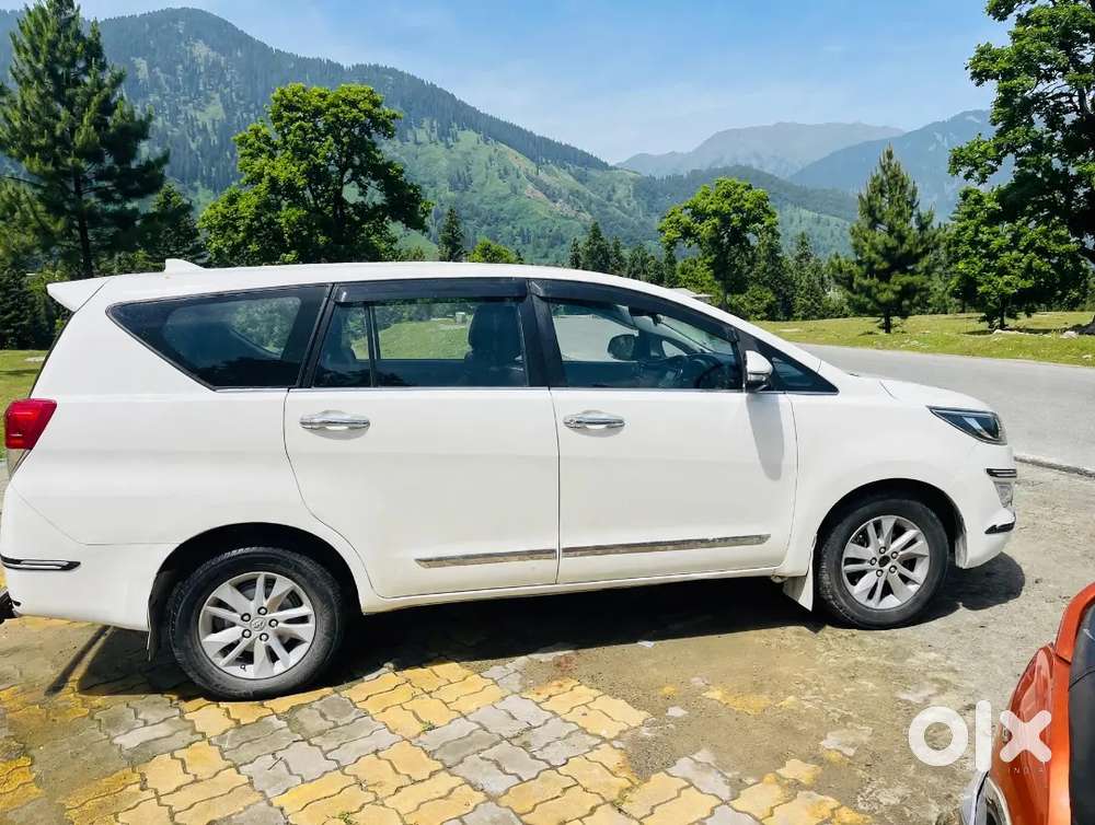 Toyota Innova Crysta  2.4 V 2016
