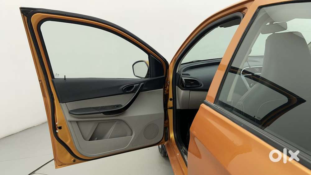 Tata Tiago 1.2 Revotron Xt, 2017, Petrol