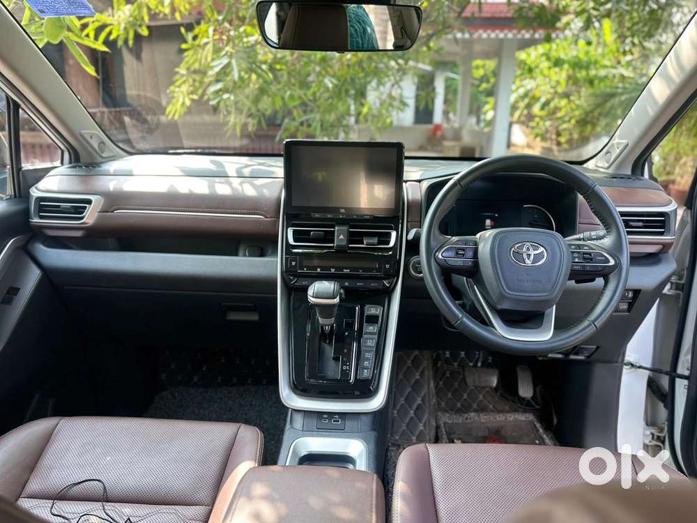 Toyota Innova Hycross 2.0 Zx (o) Hybrid 7 Str, 2024, Petrol