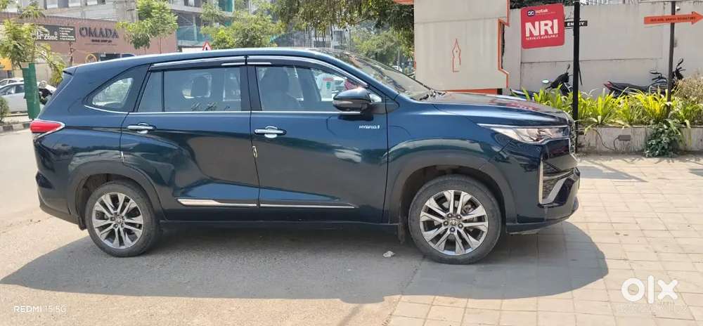 Toyota Innova Hycross 2024