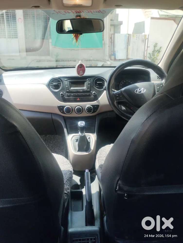 Hyundai Xcent 2016 (price 3,50,000)