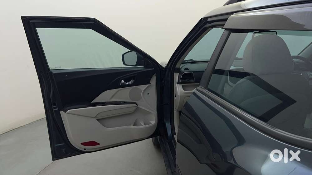 Mahindra Xuv300 W8 (o) 1.5 Diesel Amt, 2023, Diesel