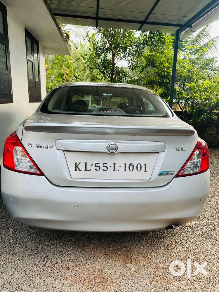 Nissan Sunny 2012