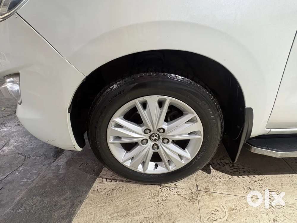 Toyota Innova Crysta 2.8 Zx At 7 Seater, 2017, Diesel