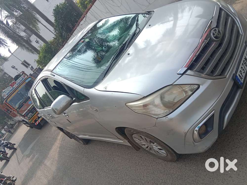 Toyota Innova 2004-2011 2.5 E Diesel Ps 8-seater, 2010, Diesel