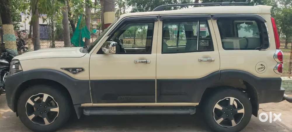 2025 Mahindra Scorpio Classic S White – Excellent Condition