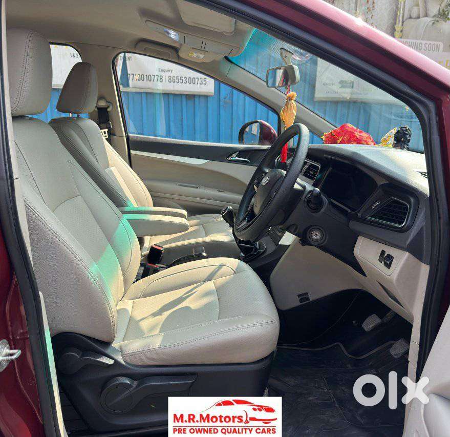 Mahindra Marazzo
