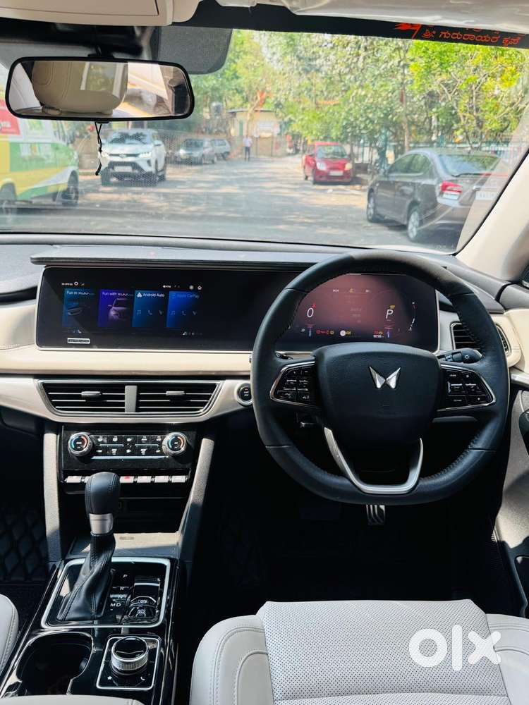 Mahindra Xuv700 Ax7l 6 Str At, 2025, Diesel