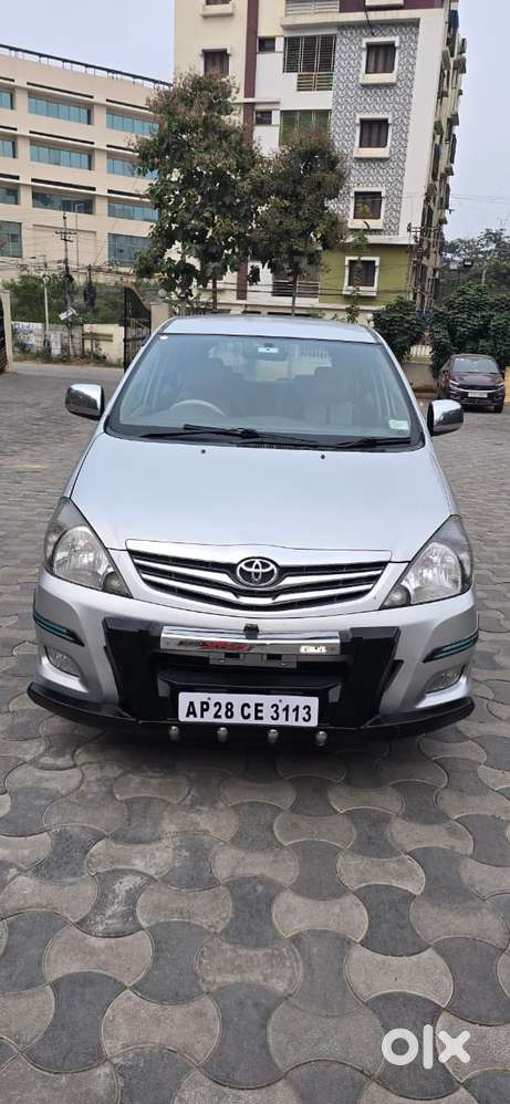 Toyota Innova 2004-2011 2.5 V Diesel 8-seater, 2010, Diesel