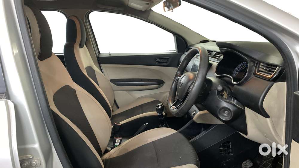 Renault Triber Rxt, 2022, Petrol