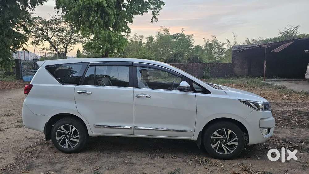 Toyota Innova Crysta 2024