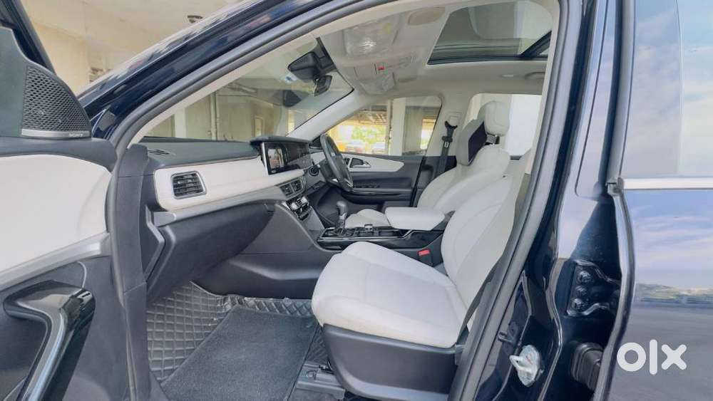 Mahindra Xuv700 2.2 Ax 7 Diesel At Str, 2023, Diesel