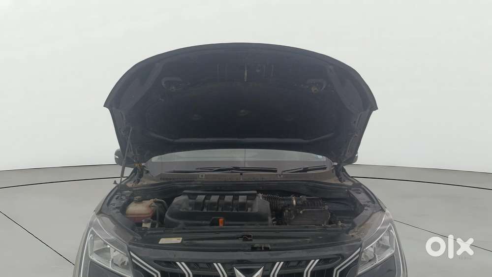 Mahindra Xuv700 2.0 Mx Petrol Mt 5 Str, 2022, Petrol