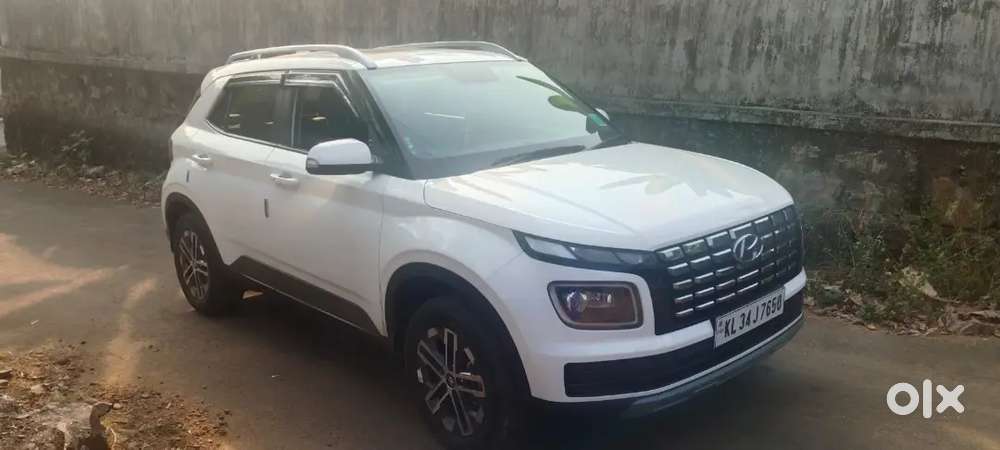 Hyundai Venue 2025 Diesel 14000 Km Driven