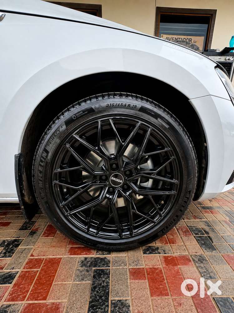 Skoda Superb 2.0 Sportline Tsi At, 2023, Petrol