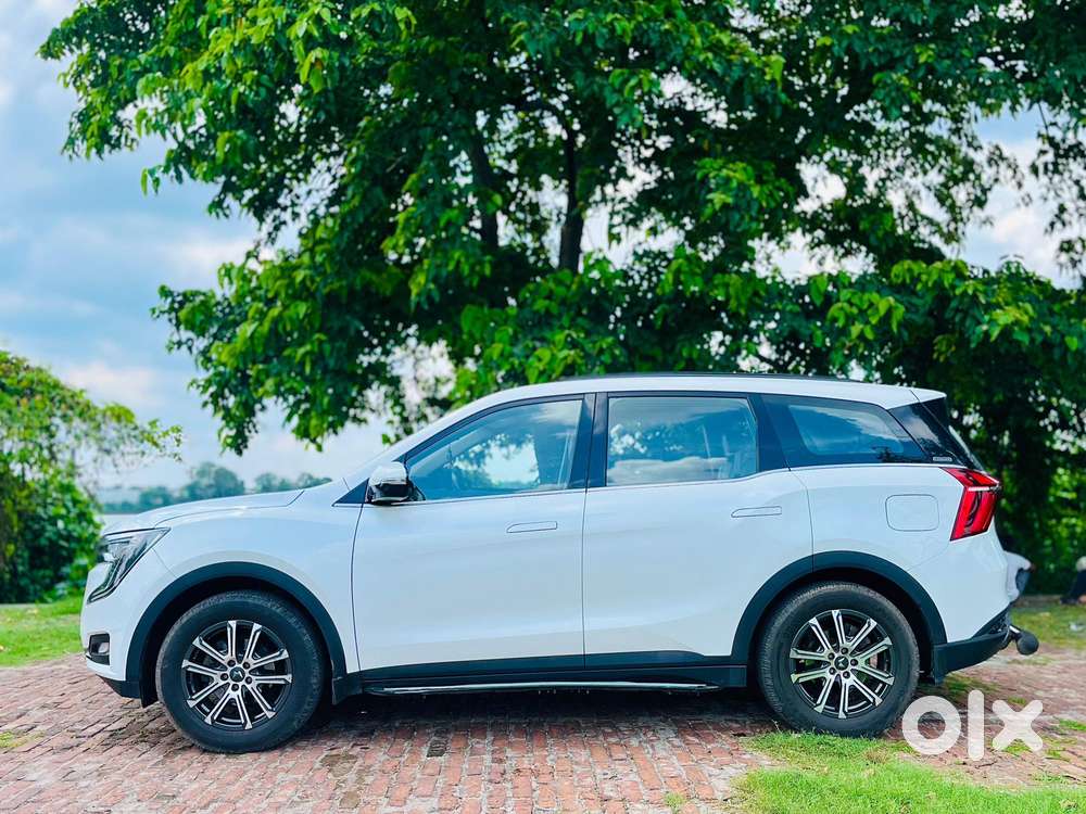 Mahindra Xuv700 2.0 Ax 7 Petrol Mt Str, 2022, Petrol