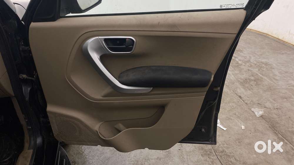 Mahindra Tuv 300 T10 Amt, 2018, Diesel