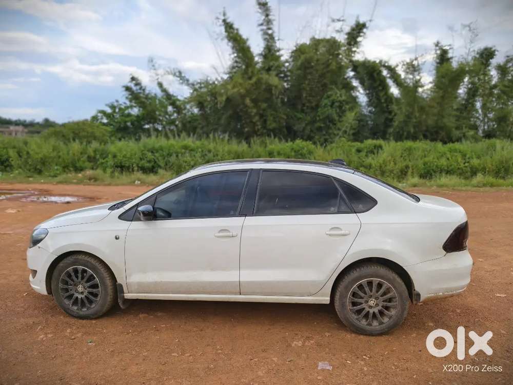 Skoda Rapid 2015 Diesel 127500 Km Driven Well Maintained