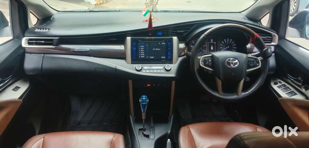 Toyota Innova Crysta 2.8 Zx At 7 Seater, 2016, Diesel