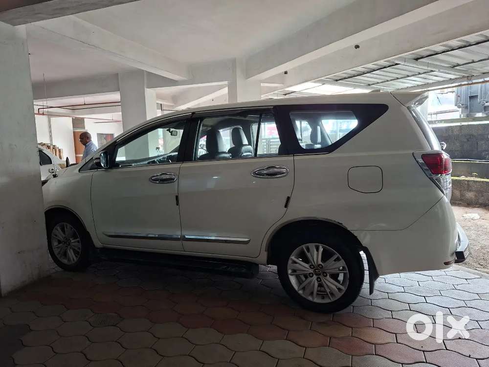 Toyota Innova Crysta 7-seater 2016  Whtsp Me
