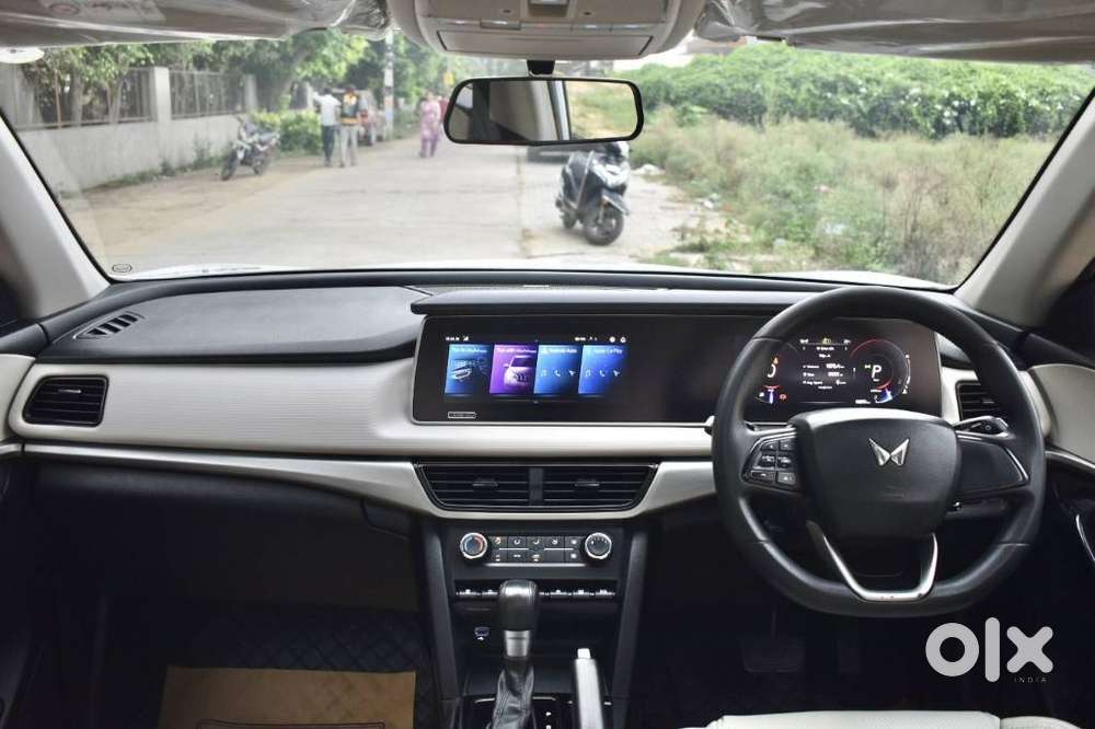 Mahindra Xuv700 2.2 Ax 5 Diesel At Str, 2022, Diesel