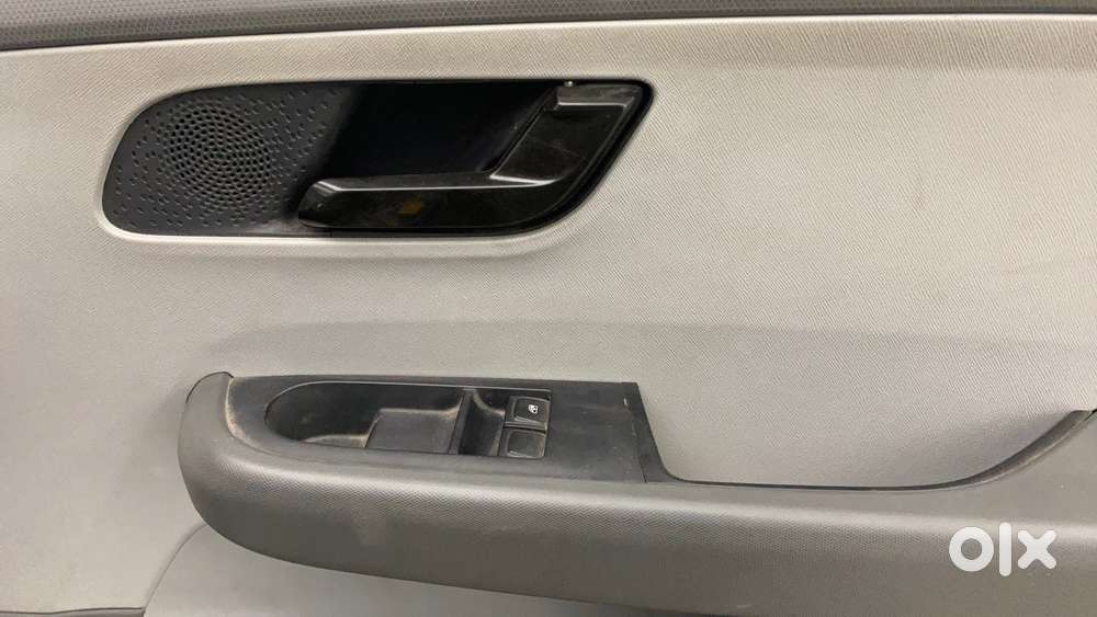 Tata Altroz 1.2 Xe, 2020, Petrol