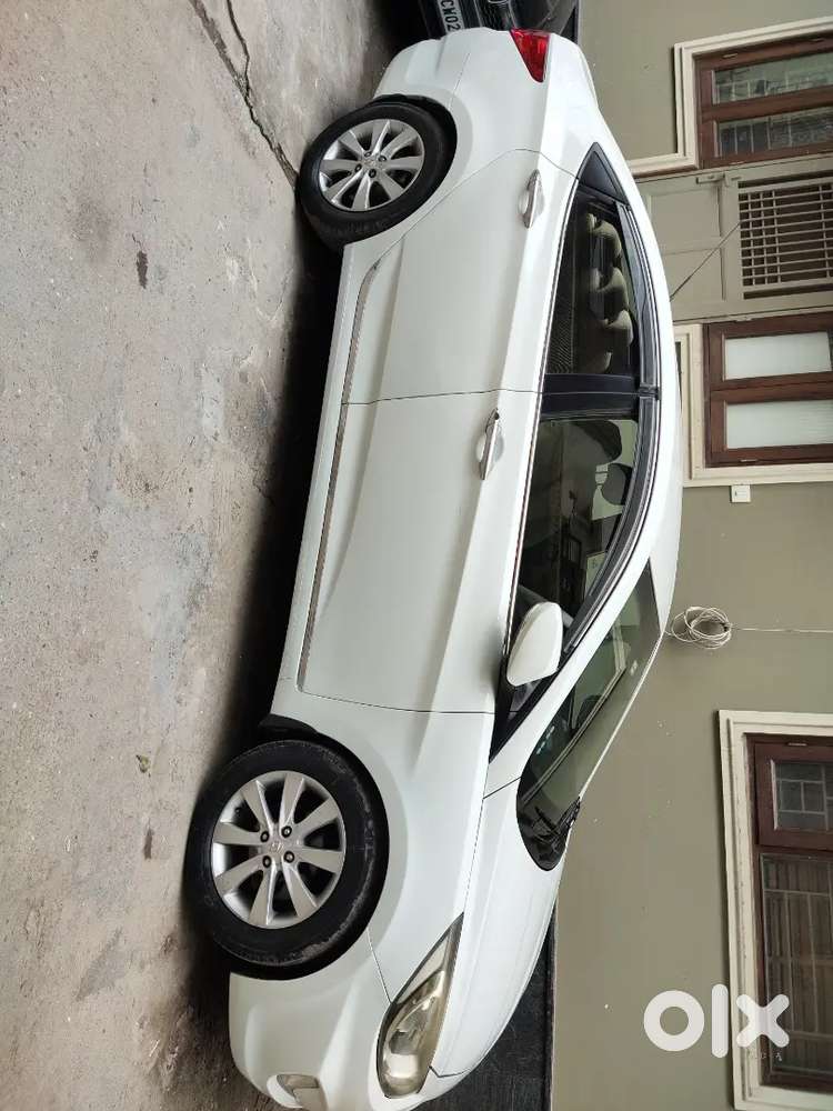 Hyundai Fluidic Verna 2011 Petrol 80000 Km Driven All Alloy Top Model