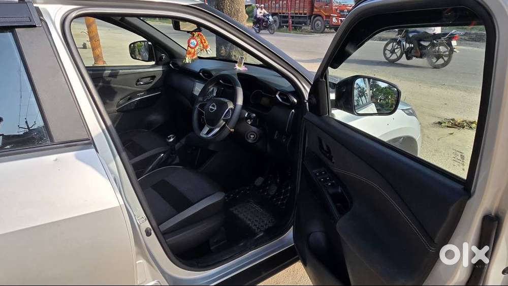 Nissan Magnite Visia 2025 Petrol