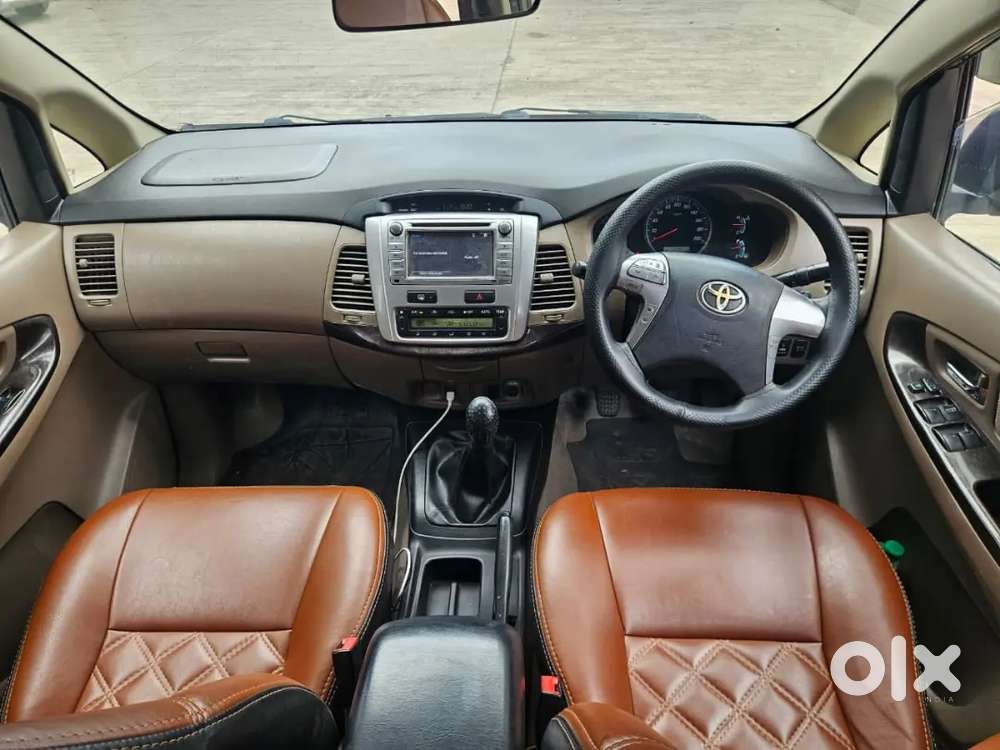 Toyota Innova V 10/2015
