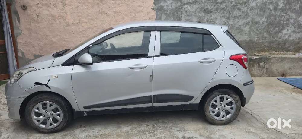 Teacher Driven Hyundai Grand I10 2017 Diesel.  Zero Depreciation Insur