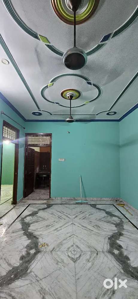 Singh Property Dealer 3 BHK Flat Rent In House Samne Ghat Lanka VNS