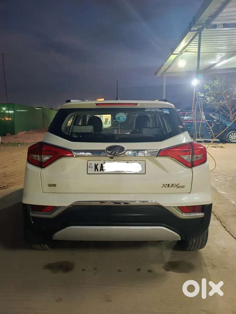 Mahindra XUV300 (W8) 2021 Nov Petrol Manual