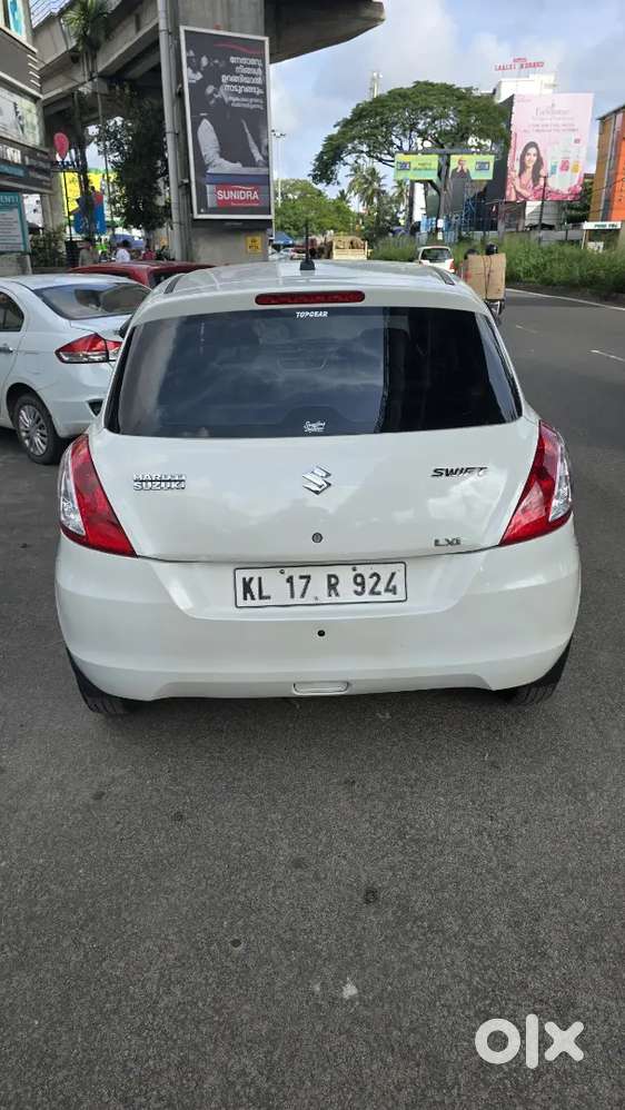 Maruti Suzuki Swift Lxi 2017 Petrol 91000 Km Second Owner