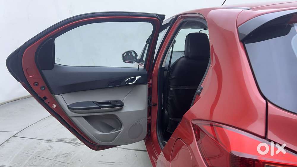 Tata Tiago Xza, 2018, Petrol