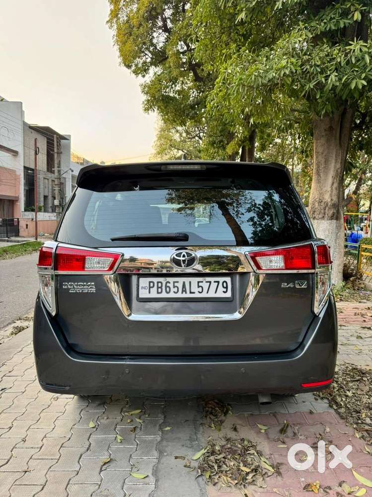 Toyota Innova Crysta 2017 Diesel Well Maintained