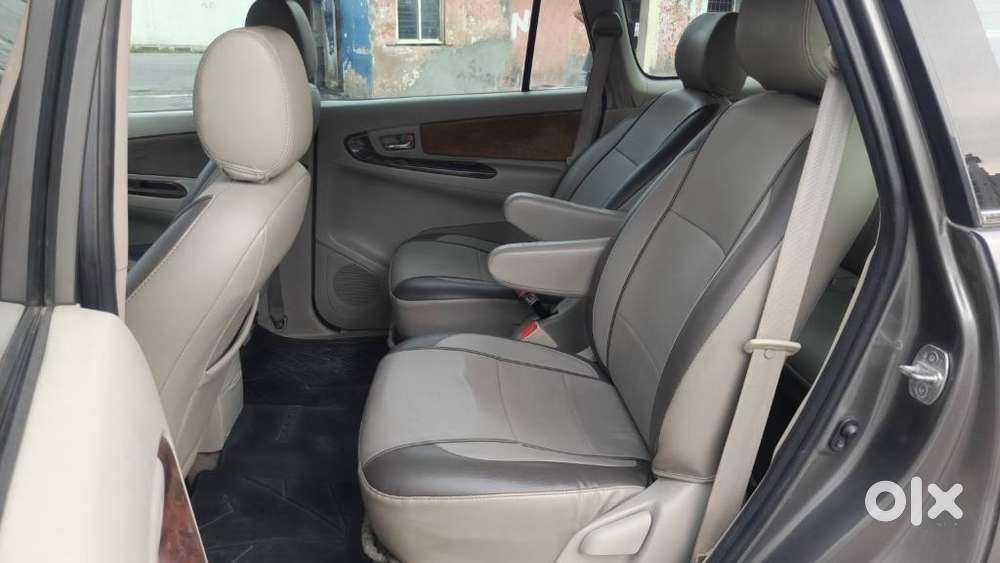 Toyota Innova 2.5 Vx 8 Str Bs-iii, 2014, Diesel