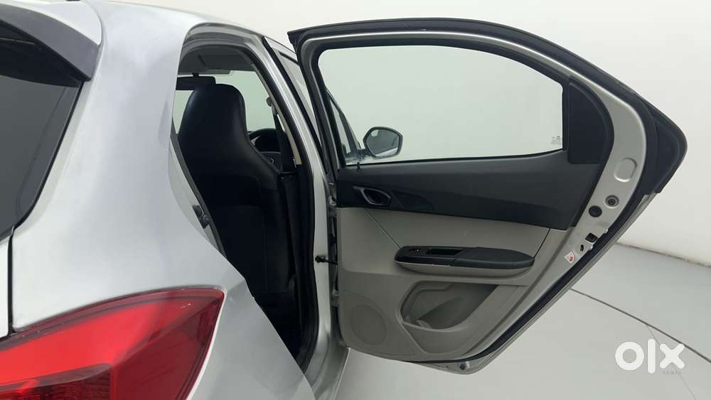 Tata Tiago 1.2 Revotron Xm, 2016, Petrol