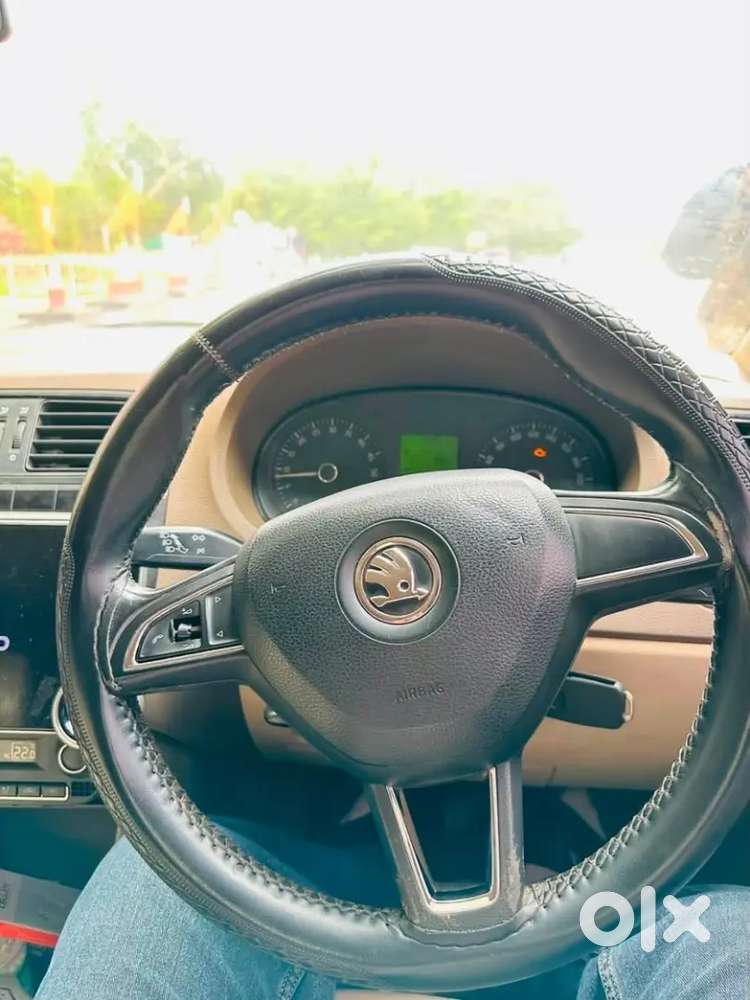 Skoda Rapid Elegance 2012