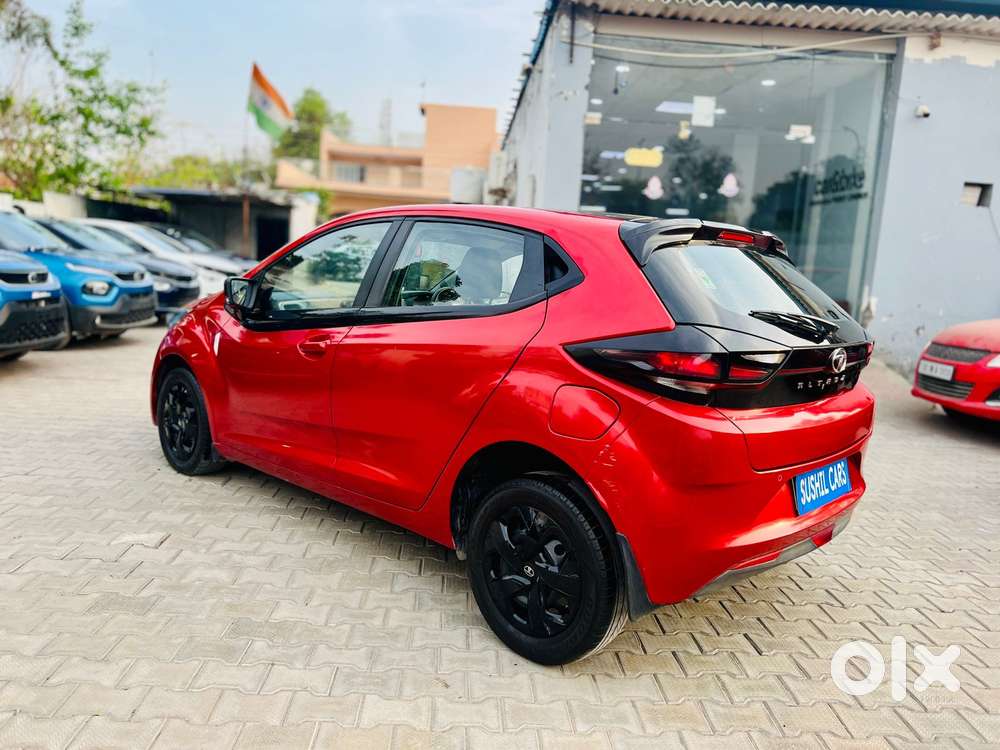 Tata Altroz, 2025, Petrol