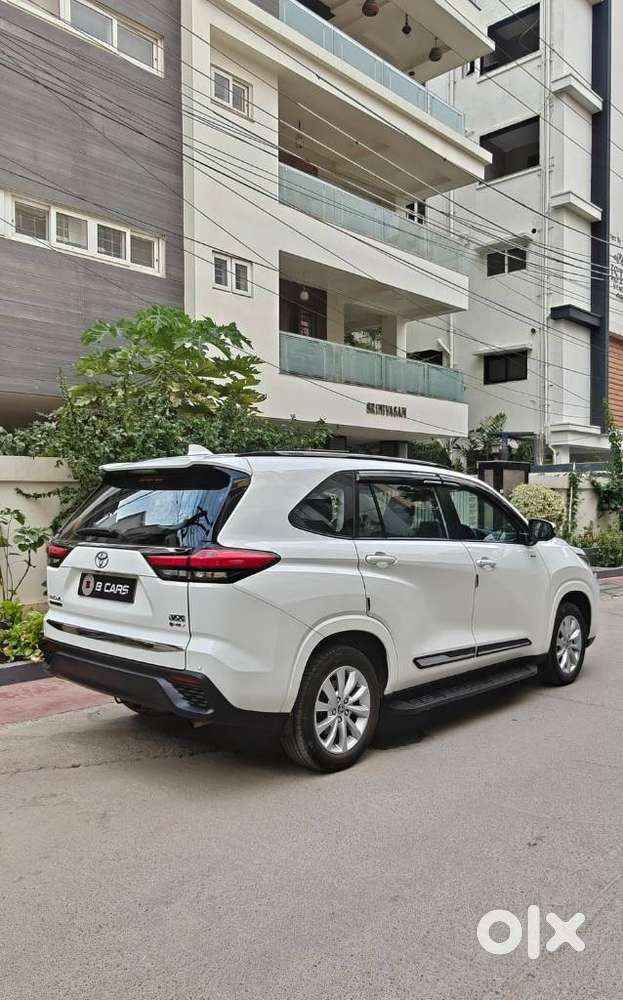 Toyota Innova Hycross 2.0 Vx (o) Hybrid 7 Str, 2025, Petrol