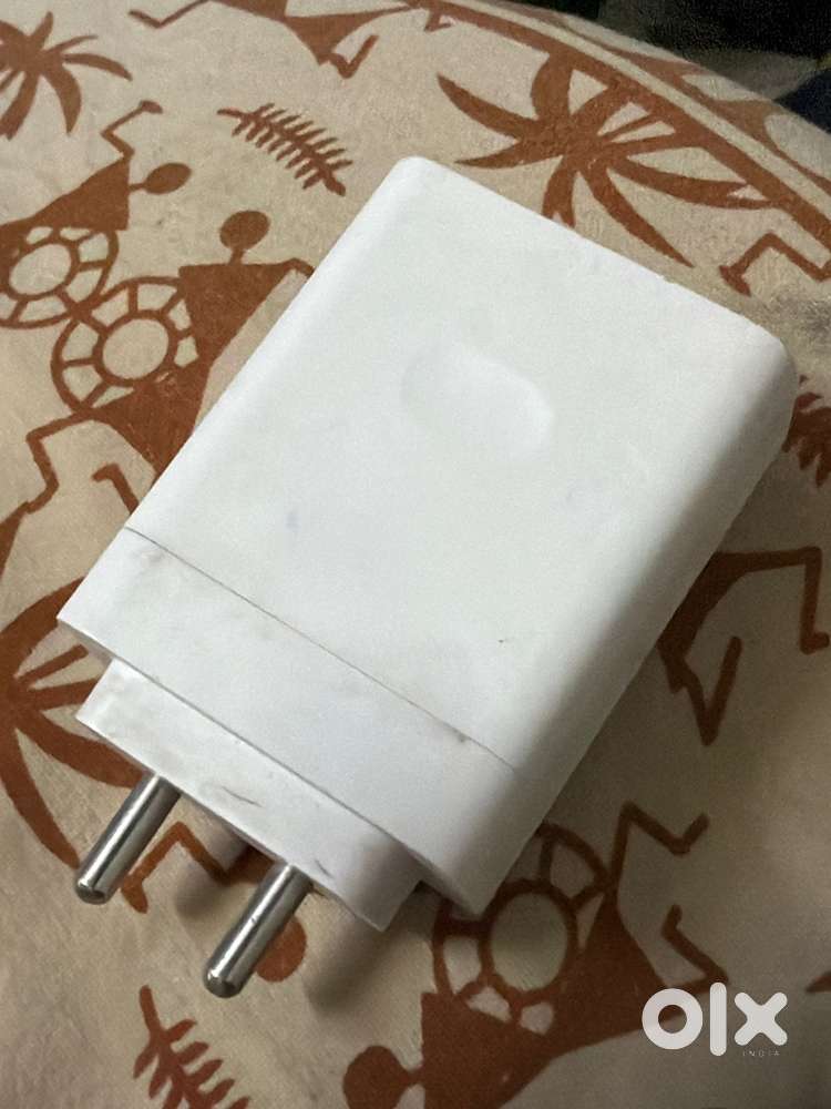 Oneplus superVoc 100 watt charger