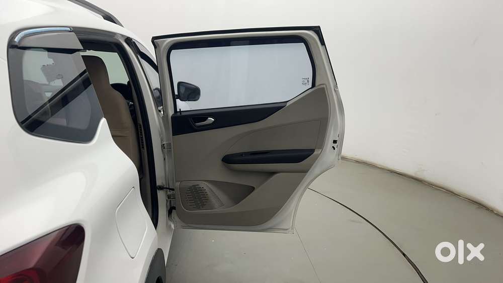 Renault Triber Rxz, 2022, Petrol