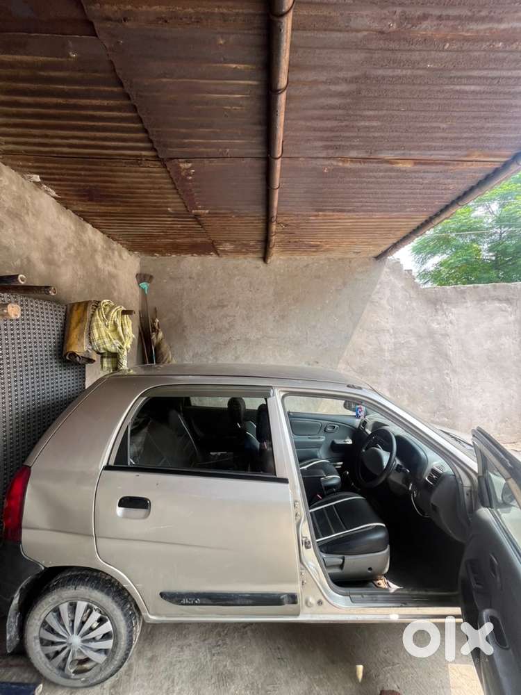 Centre Lock Petrol Car