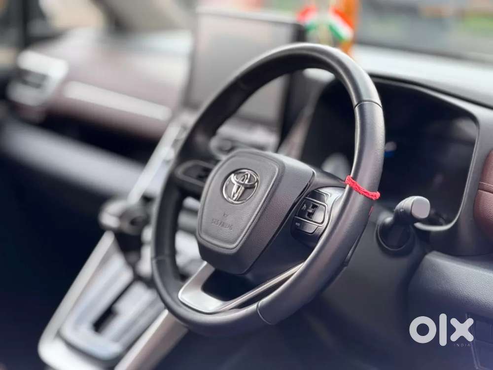 Toyota Innova Hycross 2.0 Vx (o) Hybrid 7 Str, 2025, Petrol