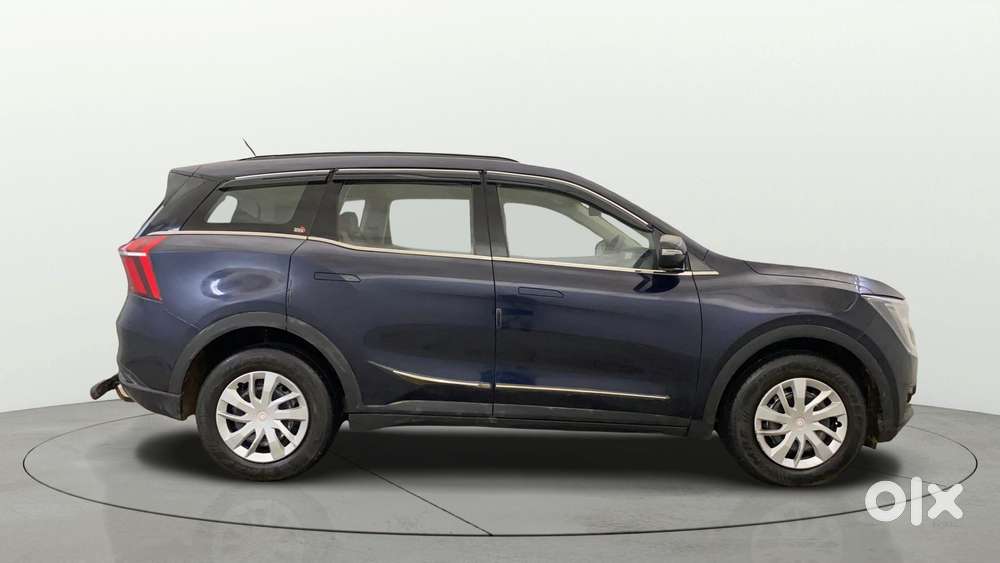 Mahindra Xuv700 2.0 Mx Petrol Mt 5 Str, 2023, Petrol