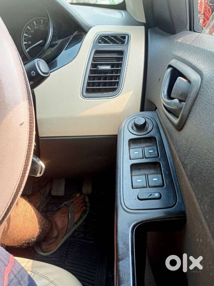Brnd Tata Model Zest Variant 1.2t Revotron Xm Year 2016 Fuel Petrol