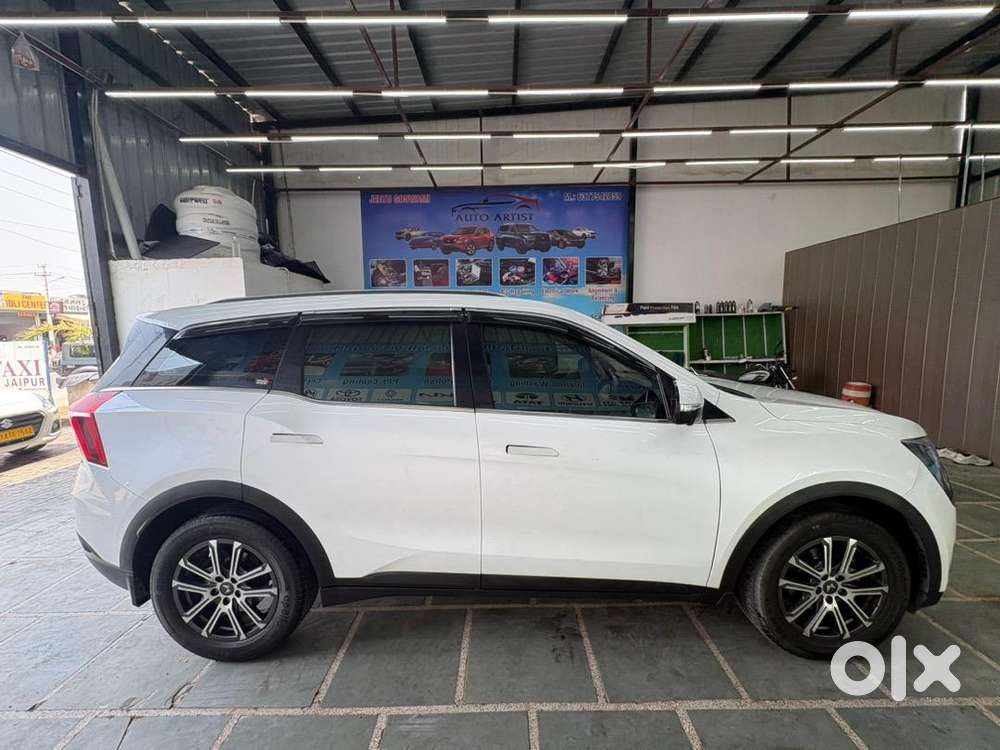 Mahindra Xuv700 2023 Diesel Well Maintained