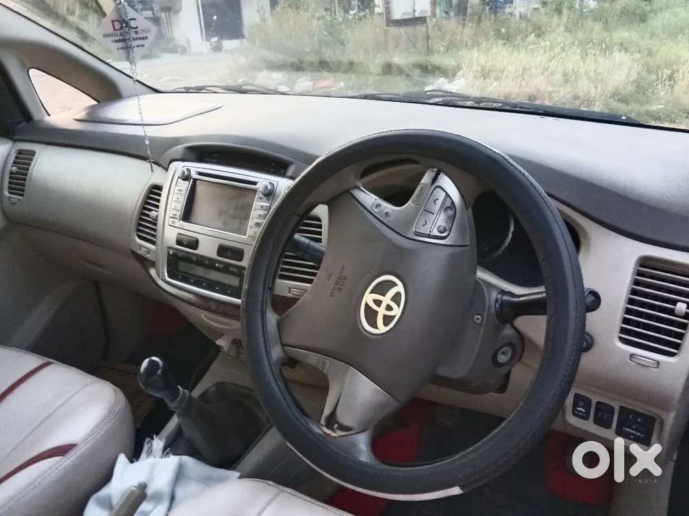 Toyota Innova 2.0 V 2012