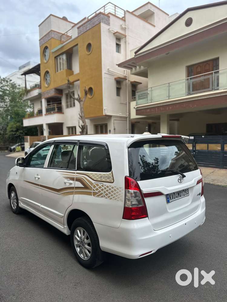 Toyota Innova 2.5 G (diesel) 8 Seater Bs Iv, 2015, Diesel