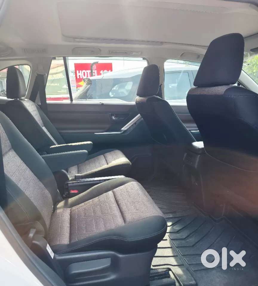 Toyota Innova Hycross, 2025, Petrol
